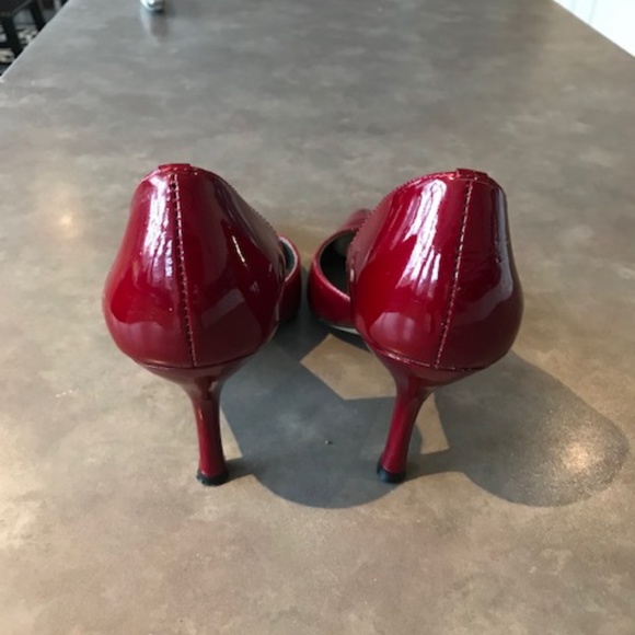 (2* for $30) Anne Klein burgundy patent shoes - Size 6 - Picture 4 of 8